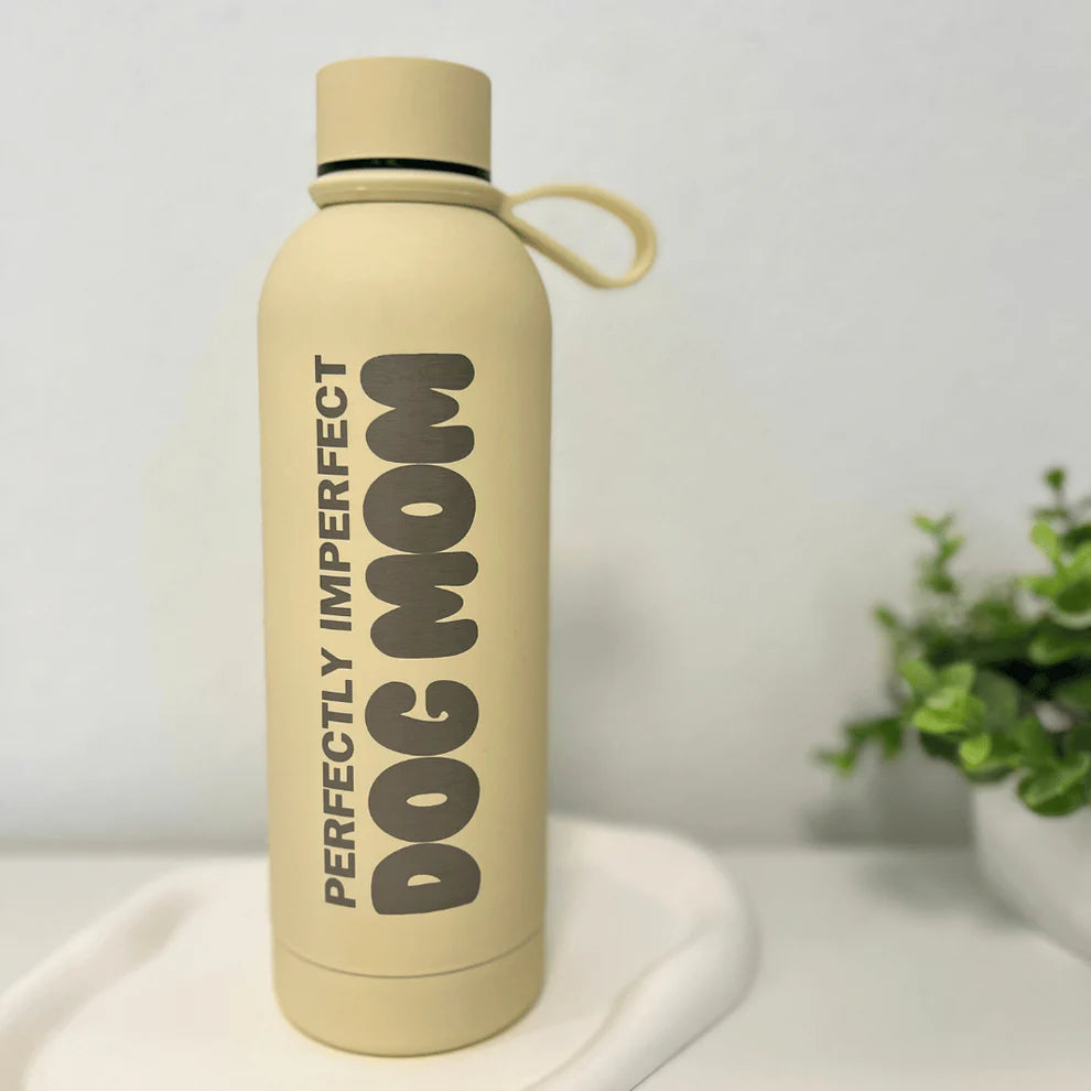 FELLEVER & PAWAYS Trinkflasche - Perfectly Imperfect Dog Mum, gelb