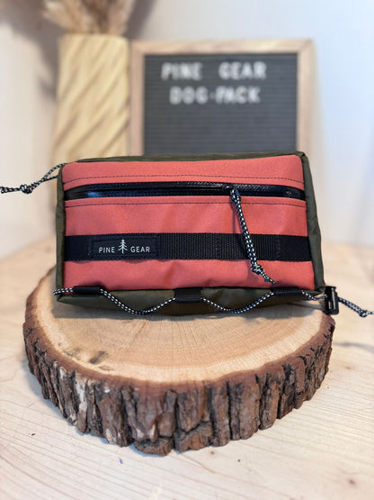 PINE GEAR - Dogpack dune red/olive