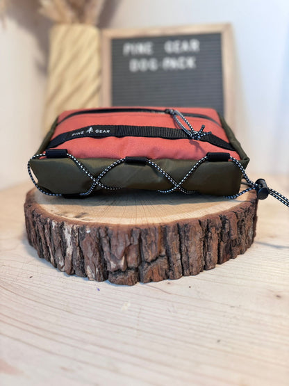 PINE GEAR - Dogpack dune red/olive